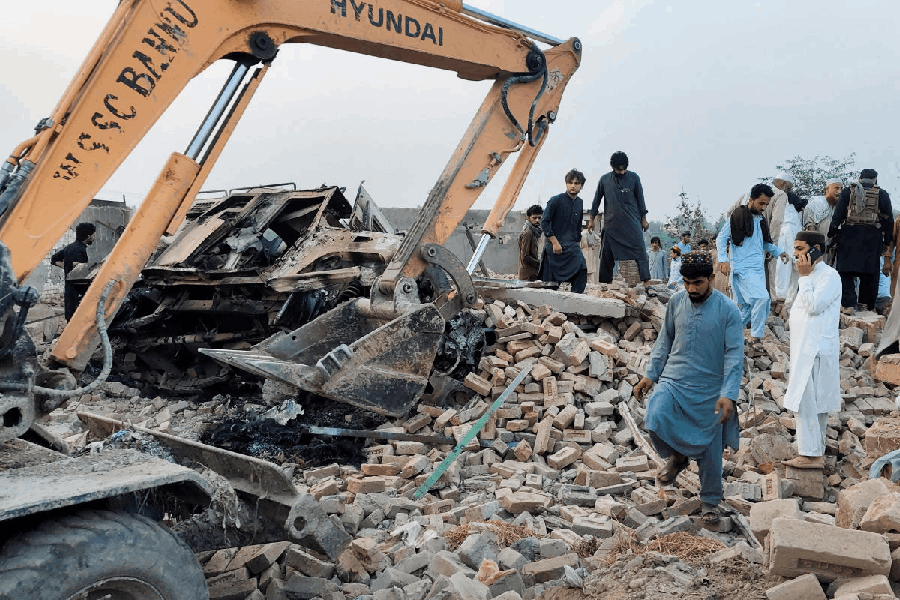 Twelve Pakistani Police Officers Killed After Car Bomb Triggered Coordinated Ambush in Bannu