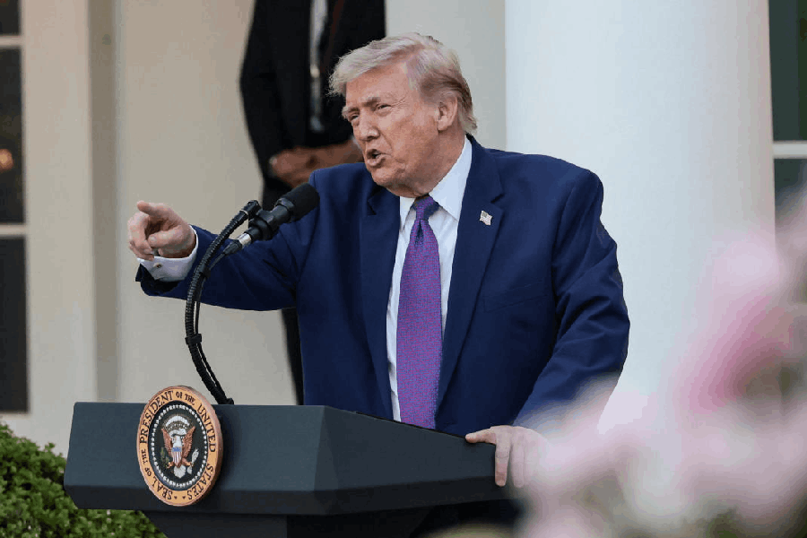 Oil Above $104 as Trump Says Iran Ceasefire Is “On Life Support”