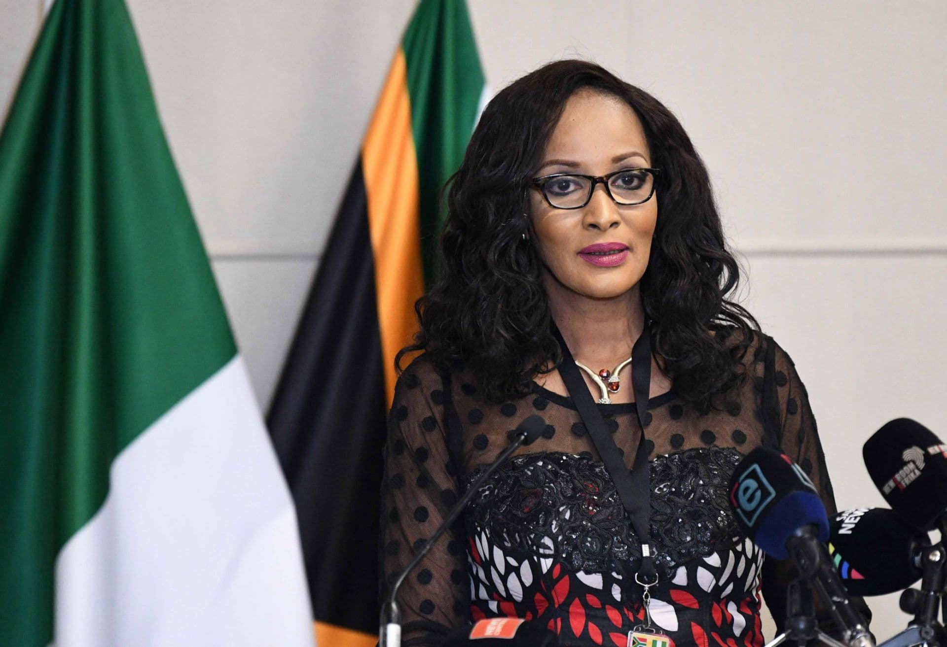 Nigeria's Foreign Affairs Ministry says four South African police officers implicated in the killing of two Nigerian nationals remain unarrested